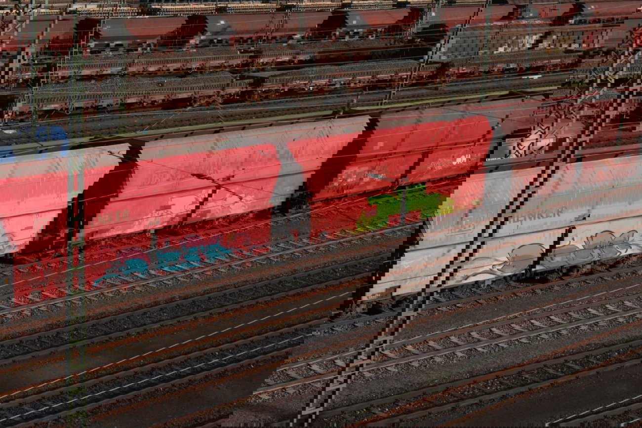 Graffiti Train - Photo by FreightsRipper - dose, fr8, freight