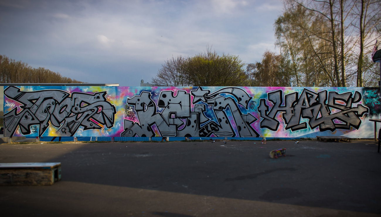 Graffiti Wall - Photo by Freiwildkartoffel - tpg, toos, rain