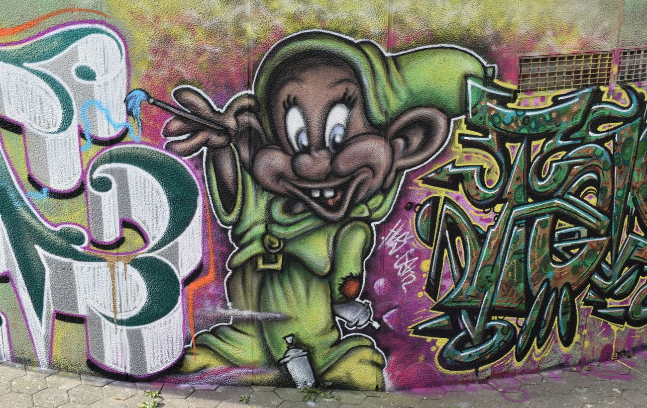 Graffiti Wall - Photo by Frizeart77