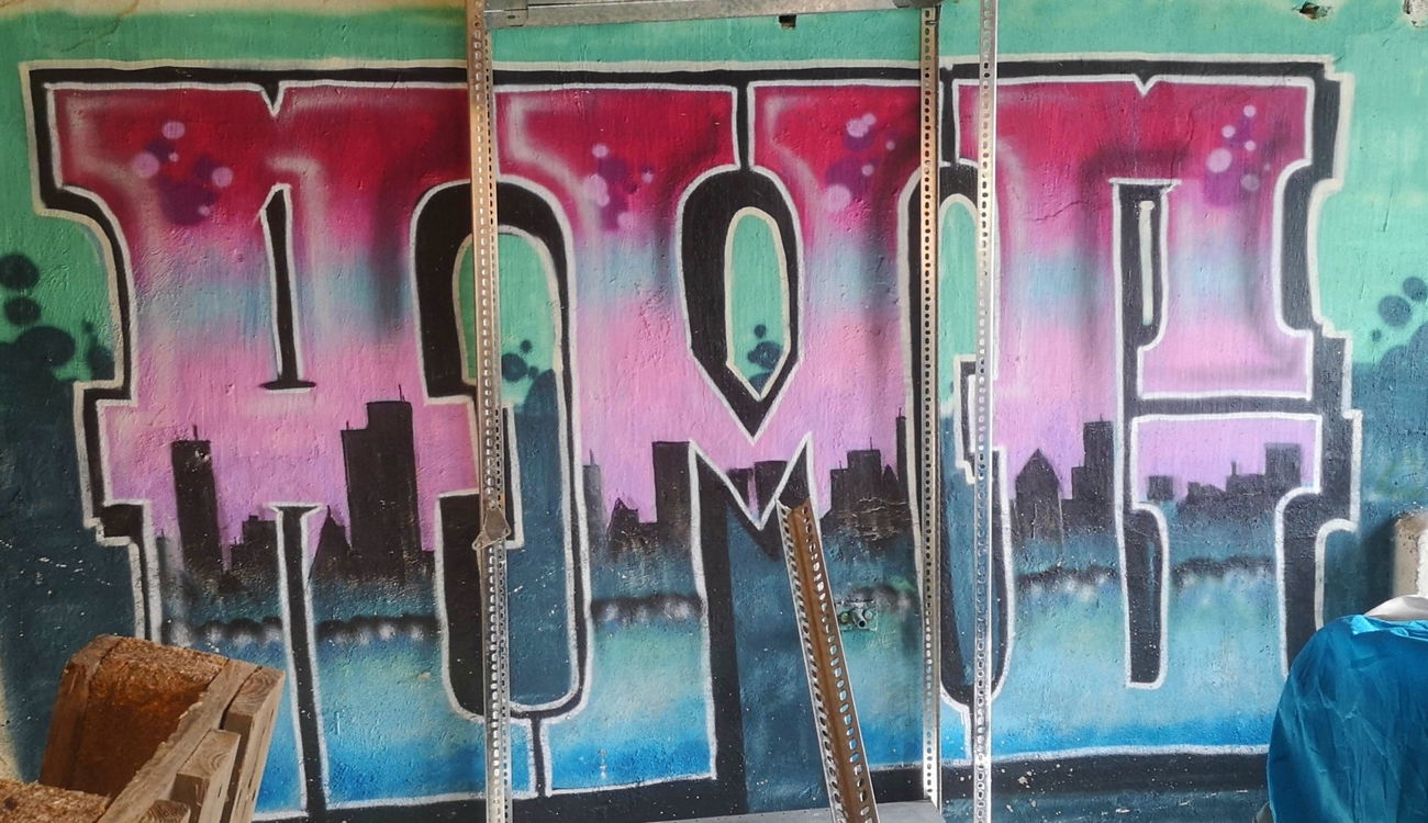 Graffiti Wall - Photo by Frizeart77