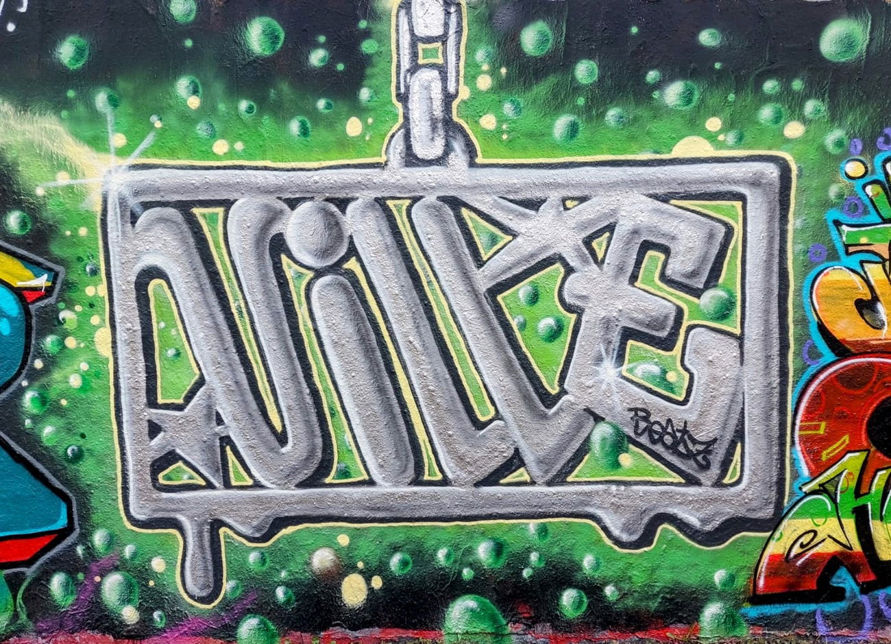 Graffiti Wall - Photo by Frizeart77