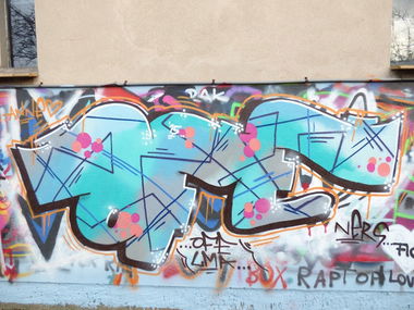 Graffiti Wall - Photo by FtKdsRHrdR2KdnP - OFE