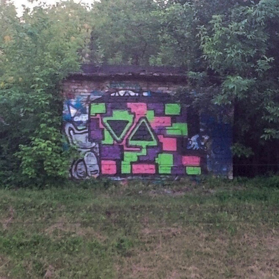 Graffiti Wall in Мытищи - Photo by FunnyCatSmile - carpet, triangles (2015)