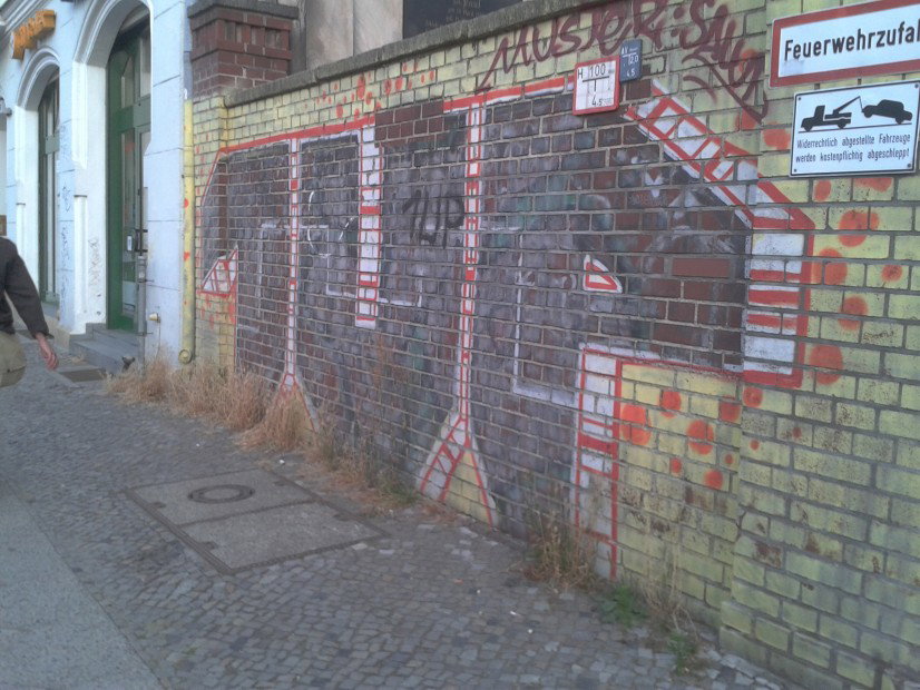 Graffiti Bombing in Berlin - Photo by Fusseloner - 1up