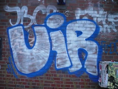 Graffiti Bombing in Hamburg - Photo by Fusseloner - uir, hamburg