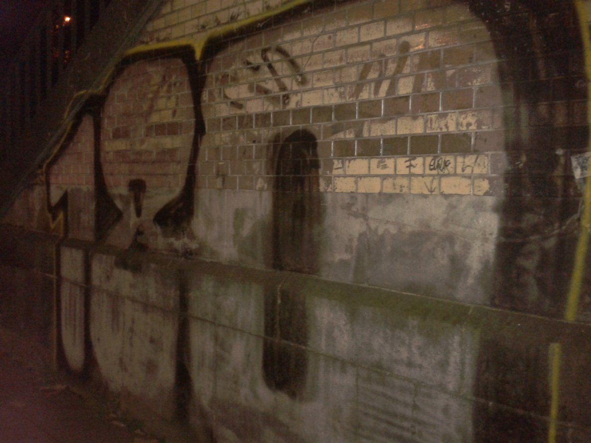 Graffiti Bombing in Hamburg - Photo by Fusseloner - 180