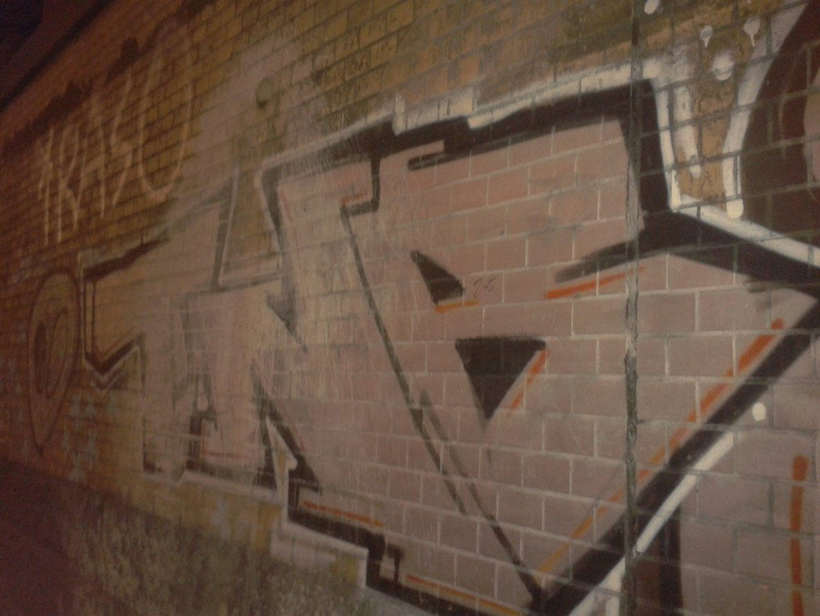 Graffiti Bombing - Photo by Fusseloner - tnb, tnbcrew, hamburg