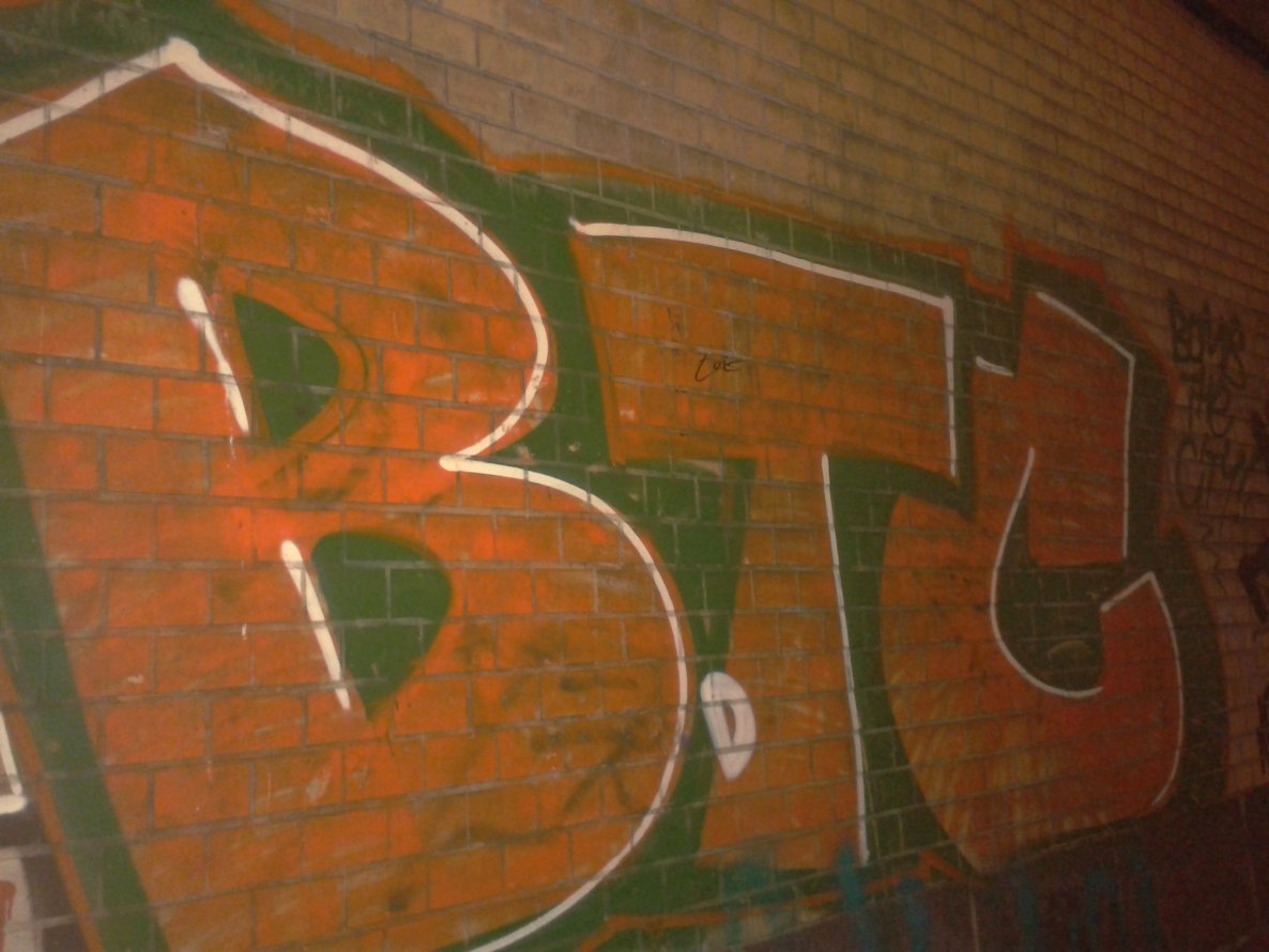 Graffiti Bombing in Hamburg - Photo by Fusseloner - btc, hamburg