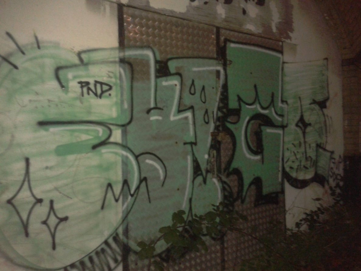 Graffiti Bombing in Hamburg - Photo by Fusseloner - ezay, zonk, 1973