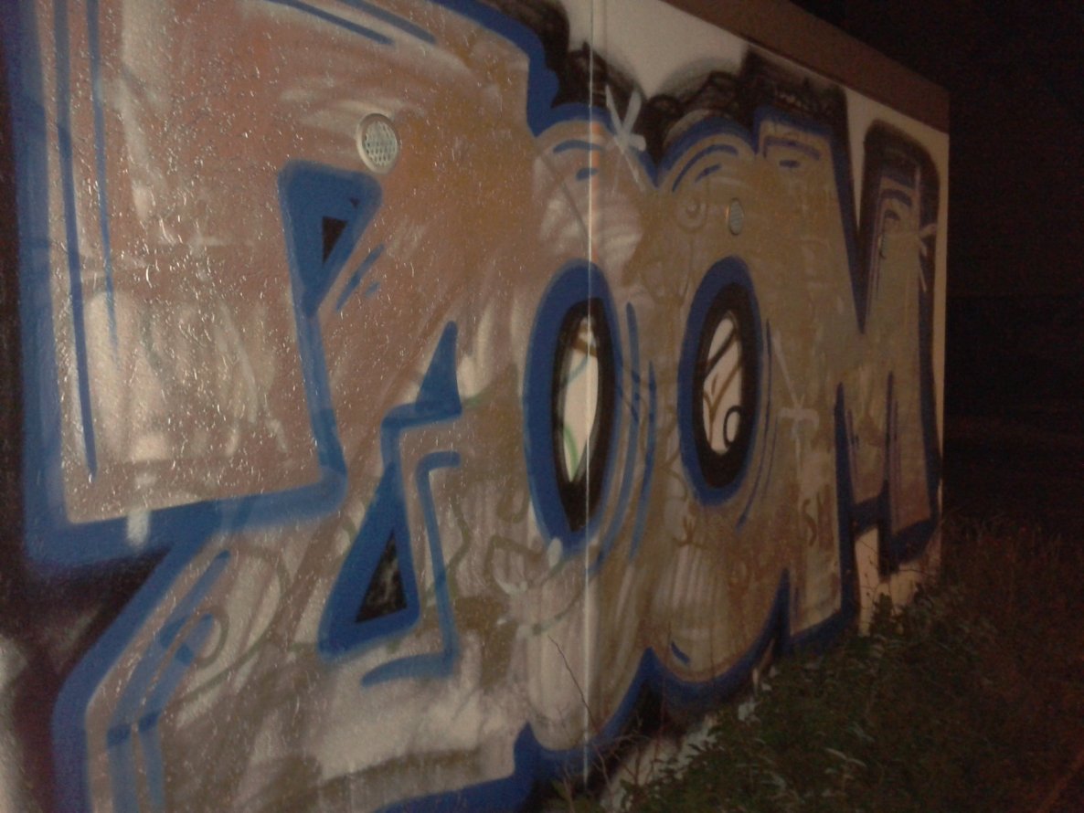 Graffiti Bombing in Kassel - Photo by Fusseloner - zoom, zoomice