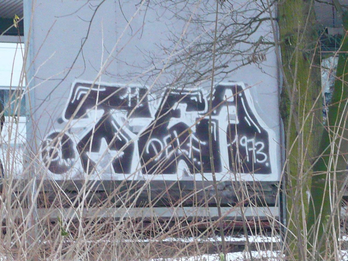 Graffiti Bombing - Photo by Fusseloner - tea, blues, 1973