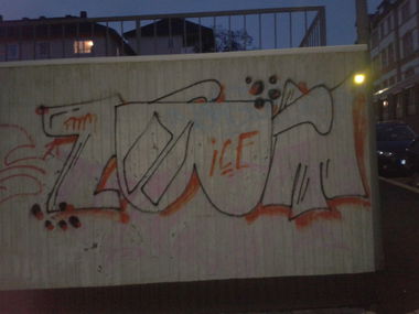 Graffiti Bombing in Kassel - Photo by Fusseloner - zoom, ice