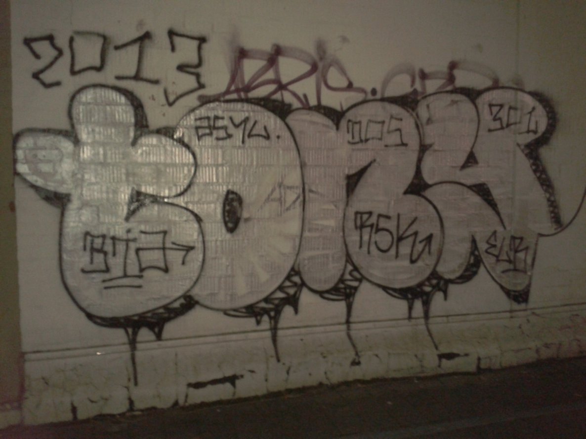 Graffiti Bombing in Hamburg - Photo by Fusseloner - tony, bia, rsk