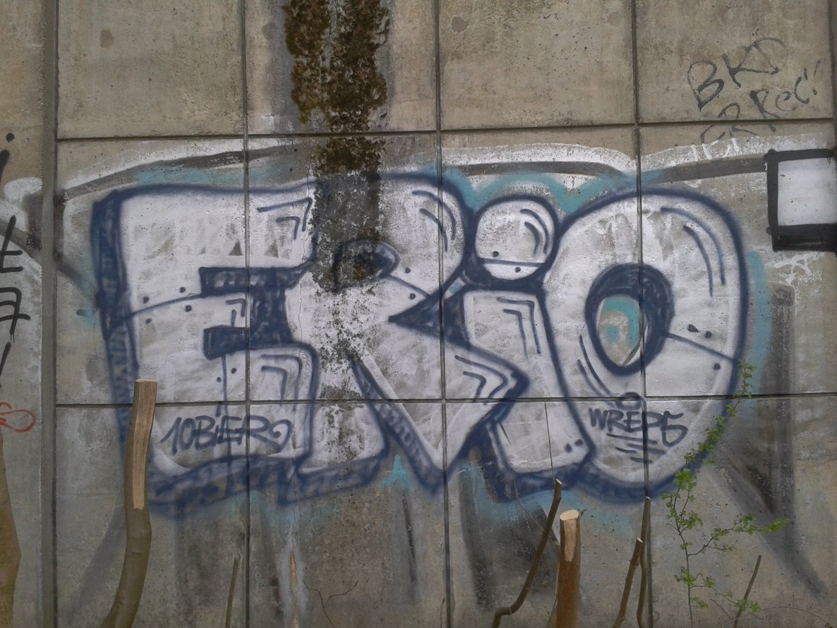 Graffiti Bombing in Kassel - Photo by Fusseloner - erio, 10bier, wreps