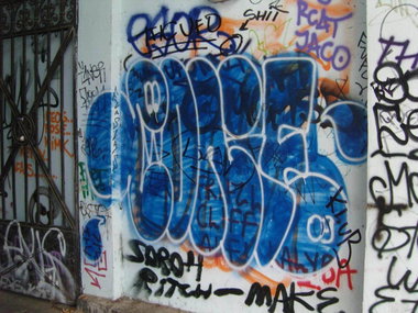 Graffiti Bombing - Photo by Fusseloner - conie