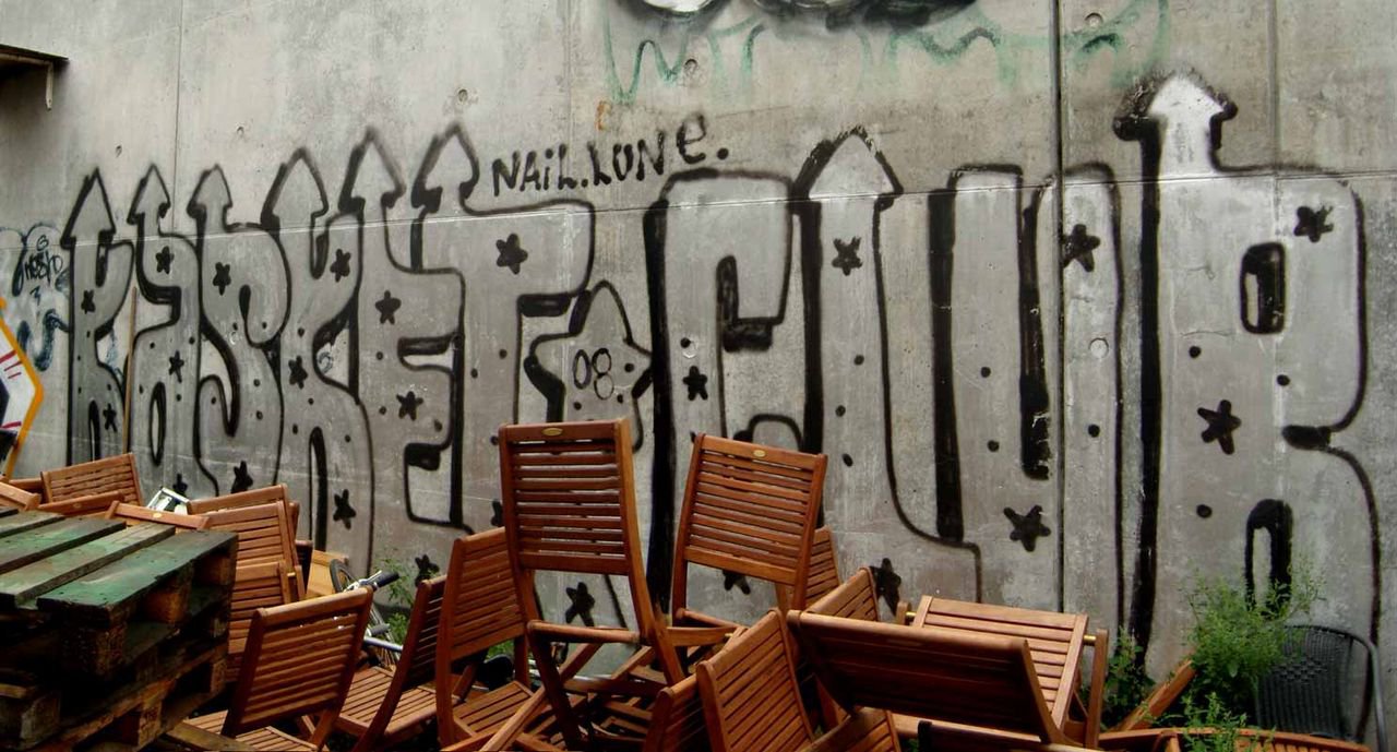 Graffiti Bombing - Photo by Fusseloner - kasket, nail, lone