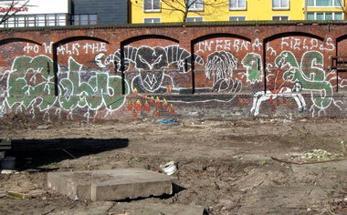 Graffiti Bombing - Photo by Fusseloner - clint, clint176, 124ers