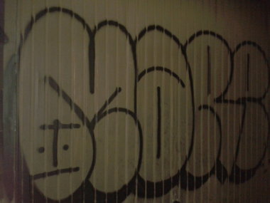 Graffiti Bombing - Photo by Fusseloner - mare, zoom