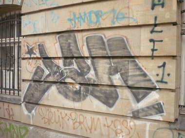 Graffiti Bombing - Photo by Fusseloner - jam