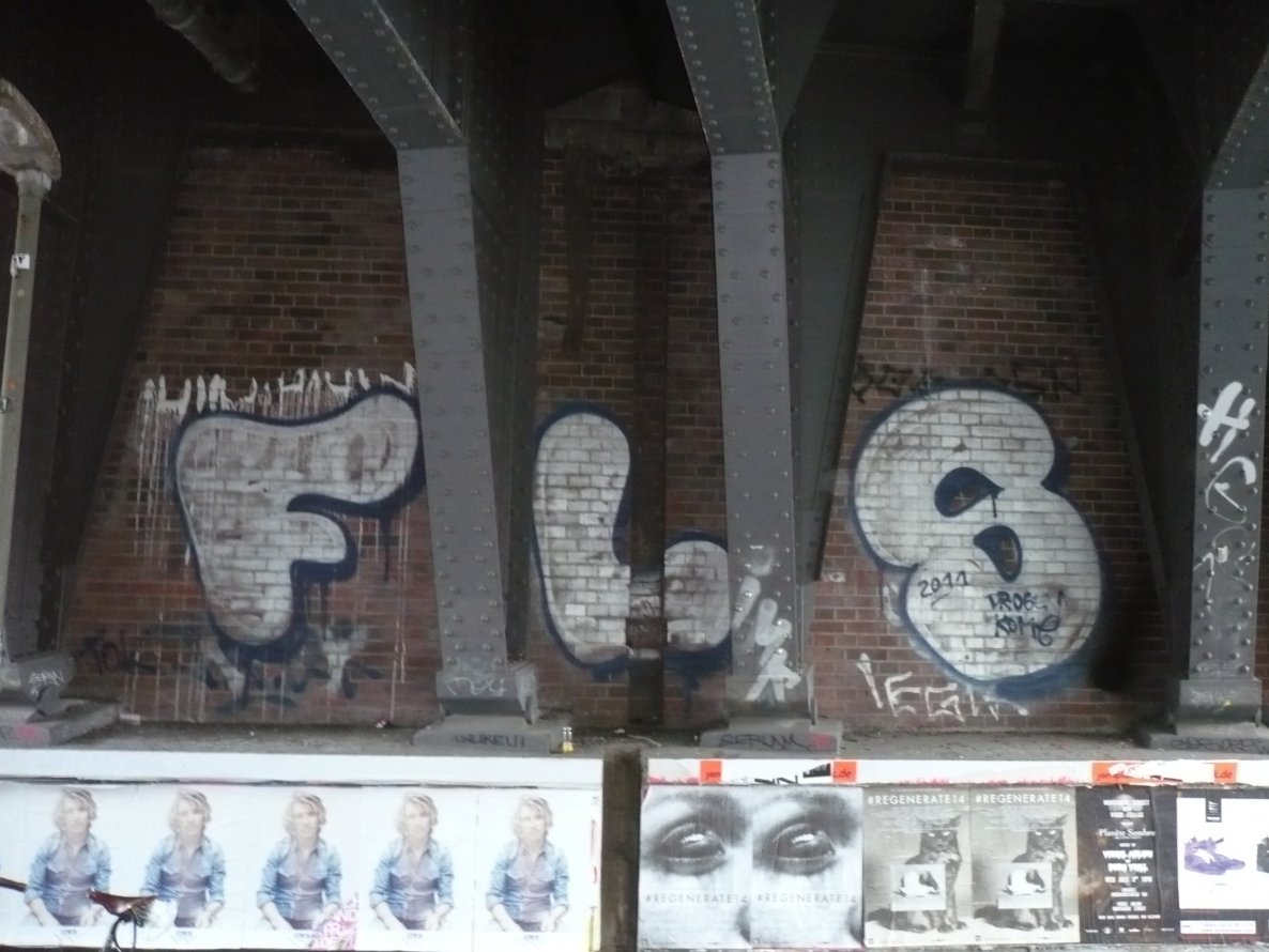 Graffiti Bombing in Berlin - Photo by Fusseloner - fls