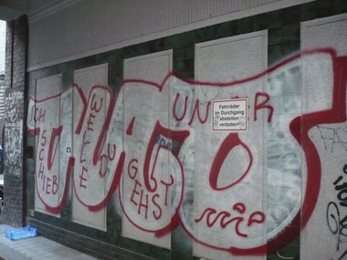 Graffiti Bombing in Berlin - Photo by Fusseloner - thats, 2unltd