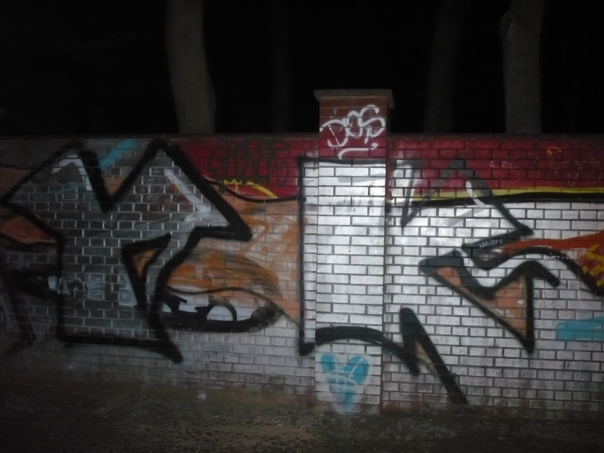 Graffiti Bombing in Berlin - Photo by Fusseloner - yk