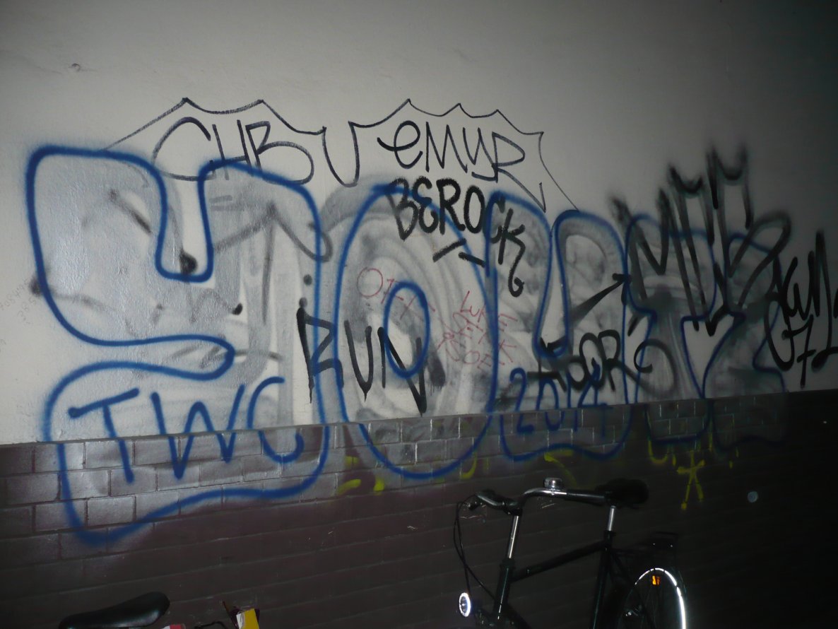 Graffiti Bombing in Berlin - Photo by Fusseloner - youtz, twc