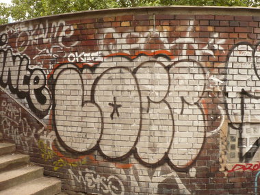 Graffiti Bombing in Berlin - Photo by Fusseloner - locc, lokk, hnp