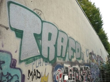 Graffiti Bombing in Berlin - Photo by Fusseloner - trafo, trafoe