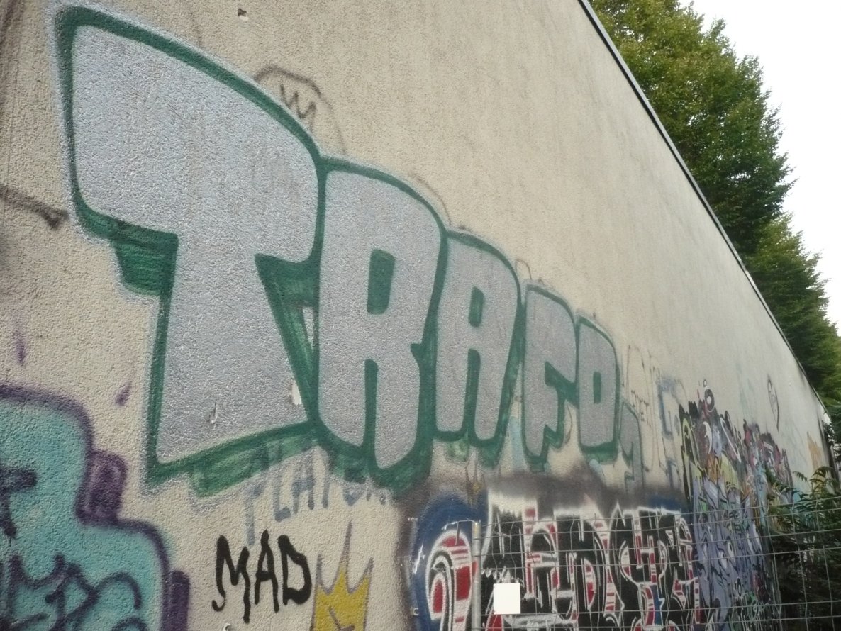 Graffiti Bombing in Berlin - Photo by Fusseloner - trafo, trafoe