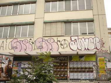 Graffiti Bombing in Berlin - Photo by Fusseloner - jover, sue