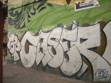 Graffiti Bombing in Berlin - Photo by Fusseloner - cazer, tbr, cazer