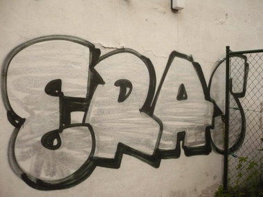 Graffiti Bombing in Berlin - Photo by Fusseloner - eras