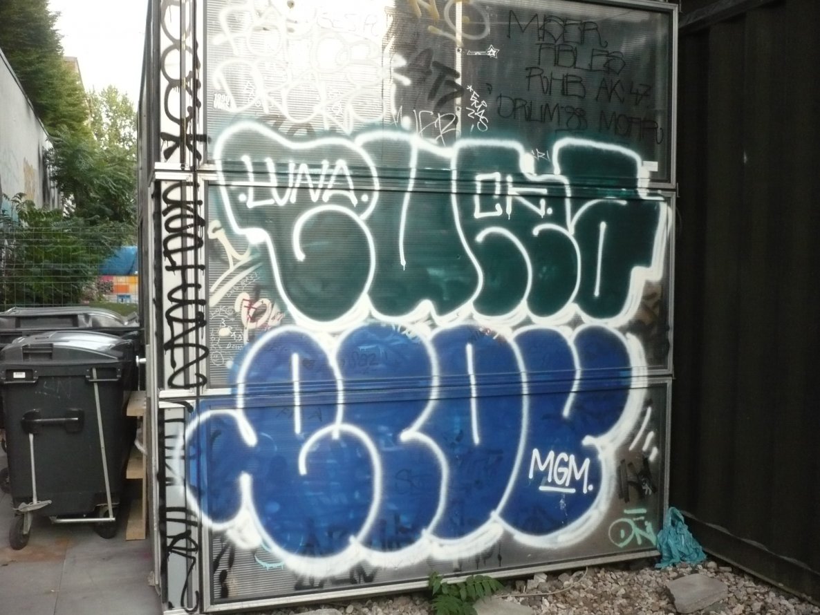 Graffiti Bombing in Berlin - Photo by Fusseloner - tuna, eloy, ck