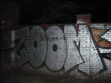 Graffiti Bombing in Berlin - Photo by Fusseloner - zoom
