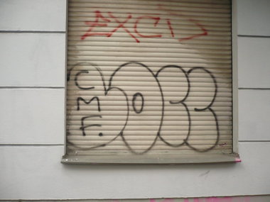 Graffiti Bombing in Berlin - Photo by Fusseloner - lokk, locc, hnp