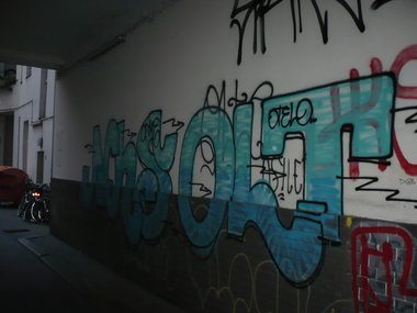 Graffiti Bombing in Berlin - Photo by Fusseloner - nhs, olt, grab