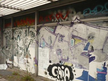 Graffiti Bombing in Berlin - Photo by Fusseloner - bomb, cazer, tbr