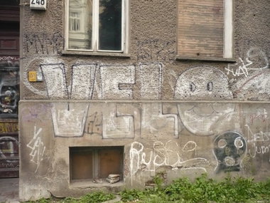 Graffiti Bombing in Berlin - Photo by Fusseloner - velo, russe