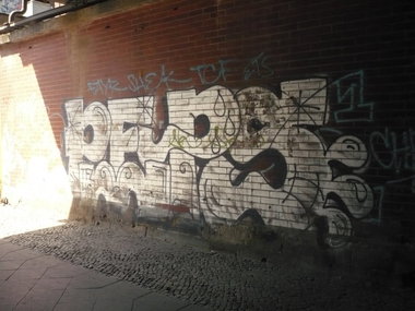 Graffiti Bombing in Berlin - Photo by Fusseloner