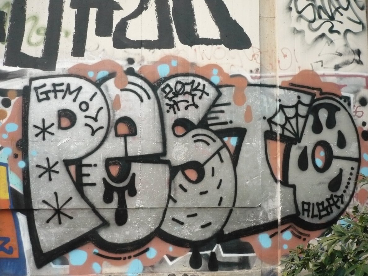 Graffiti Bombing in Berlin - Photo by Fusseloner - pesto, gfm, alba