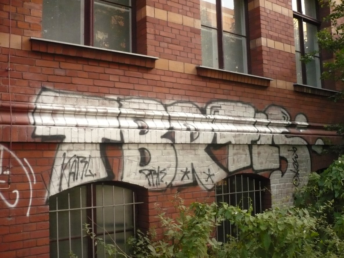 Graffiti Bombing in Berlin - Photo by Fusseloner - resko, tbr, tls