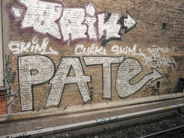 Graffiti Bombing in Berlin - Photo by Fusseloner - pate, brik, ufoe