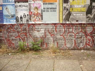 Graffiti Bombing in Berlin - Photo by Fusseloner - galaxee