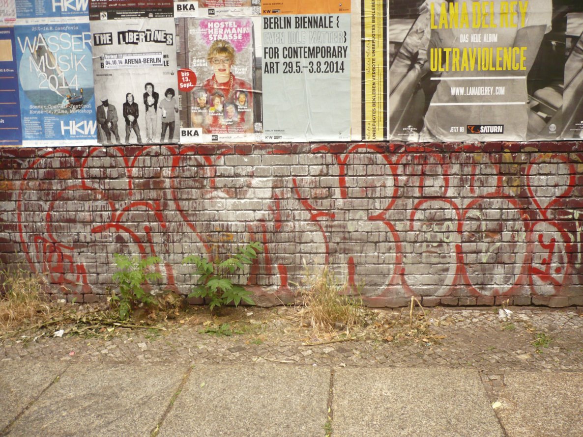 Graffiti Bombing in Berlin - Photo by Fusseloner - galaxee