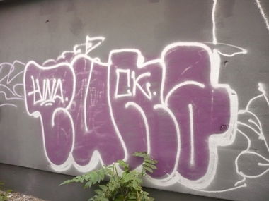 Graffiti Bombing in Berlin - Photo by Fusseloner - tuna, ck