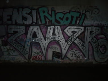 Graffiti Bombing in Berlin - Photo by Fusseloner - zauer, sauer, 2ultd