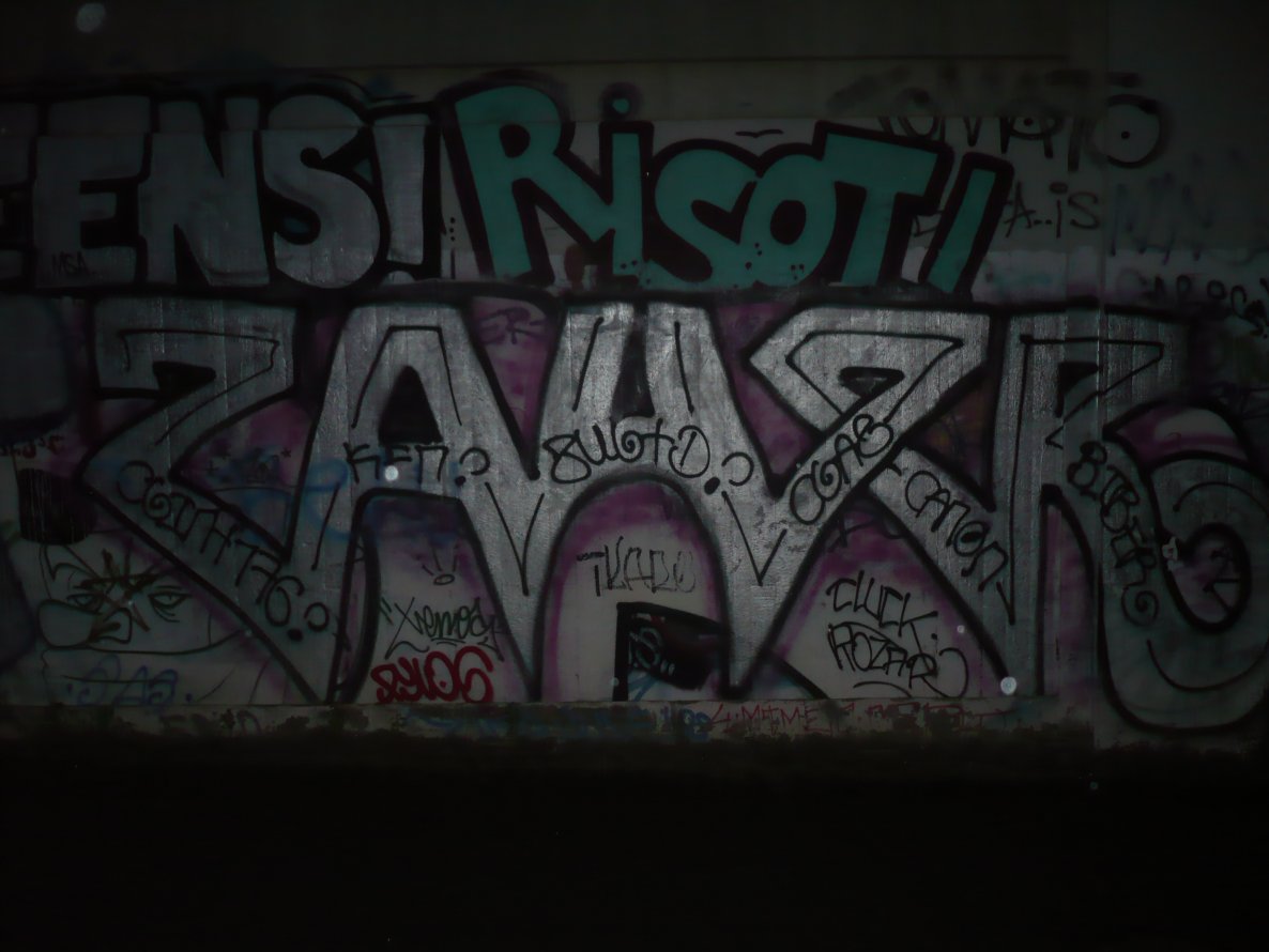 Graffiti Bombing in Berlin - Photo by Fusseloner - zauer, sauer, 2ultd