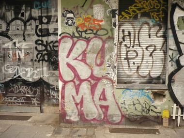 Graffiti Bombing - Photo by Fusseloner - kuma, lokk, hnp