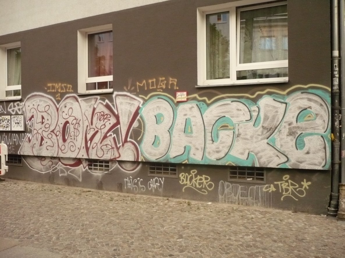 Graffiti Bombing in Berlin - Photo by Fusseloner - bomber, bomb, tbr